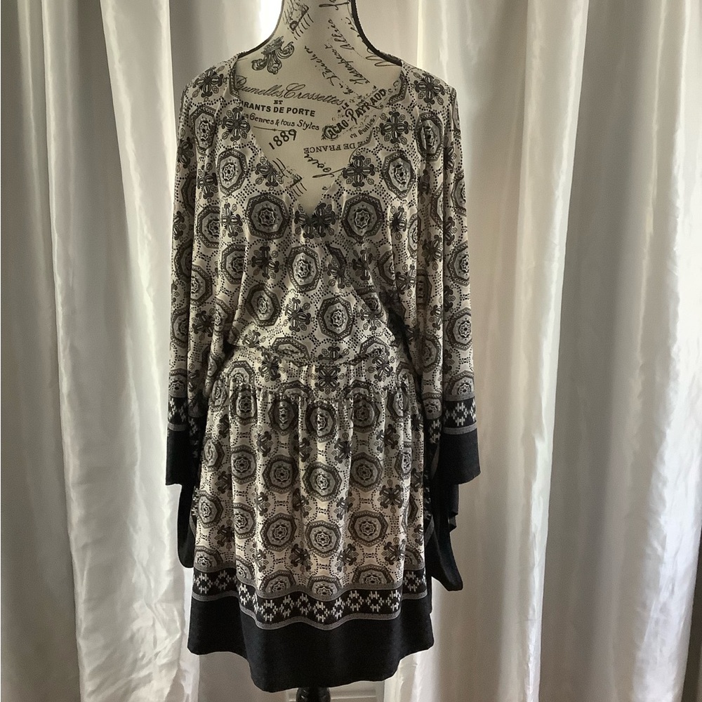 Elegant Black and Cream Patterned Dress